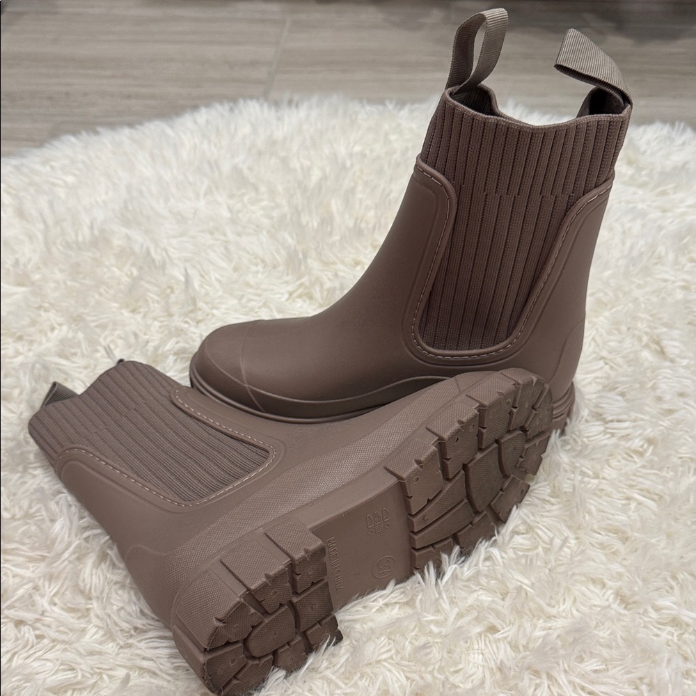 Stylish Brown Rain Boots